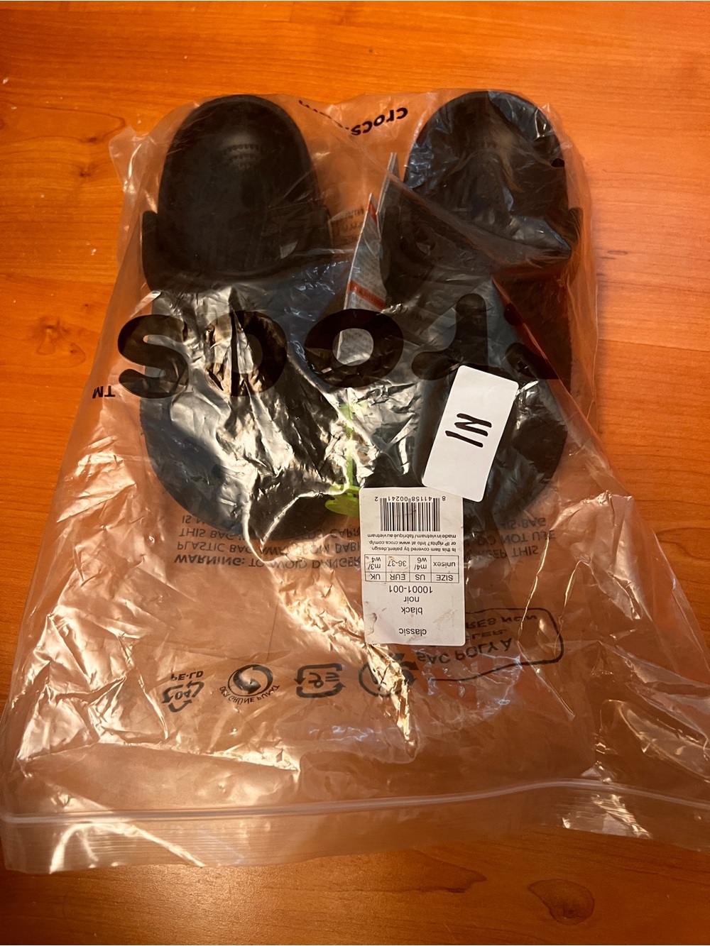 CROCS unisex men’s 4 women’s 6 black clog new in bag